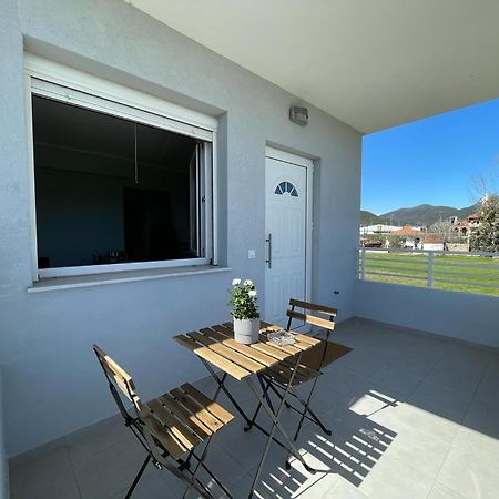 The Breeze & Sunlight Apartment Nea Vrasna Exterior foto